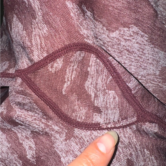 Gymshark Adapt Camo Seamless Leggings in Berry Red. Size Small. - Picture 16 of 16